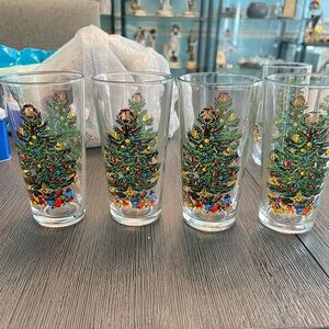 Festive Christmas Tree Glasses Set